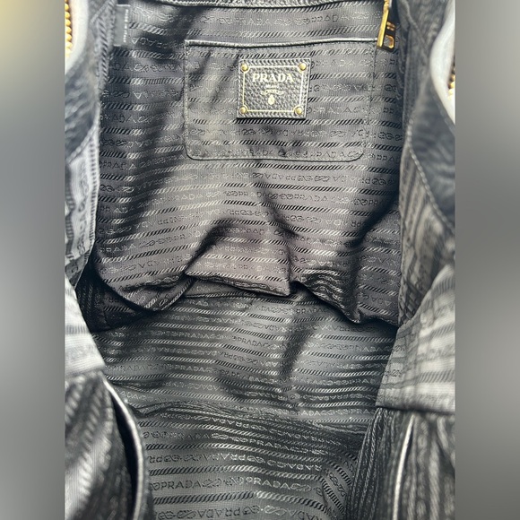 Prada Vitello Daino Zippy Shopping Bag Nero, 17.5” x 13.5” x 6” - Picture 11 of 16